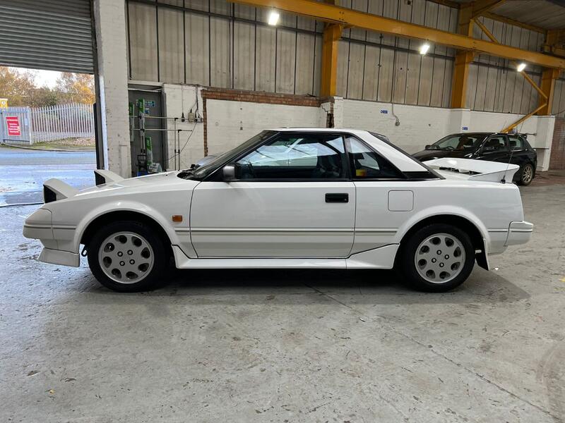 TOYOTA MR2