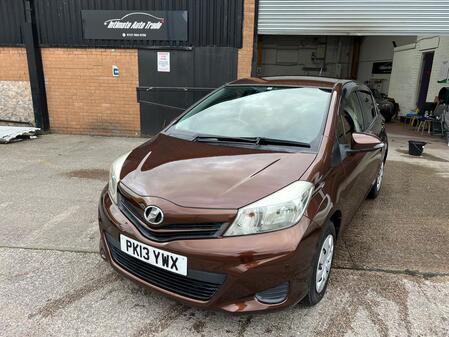 TOYOTA VITZ 1.3 Petrol